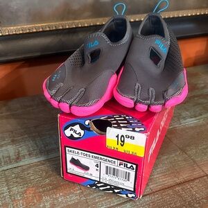 New! Fila Kids Skele-Toes Emergence Gray and Pink Shoes US 4